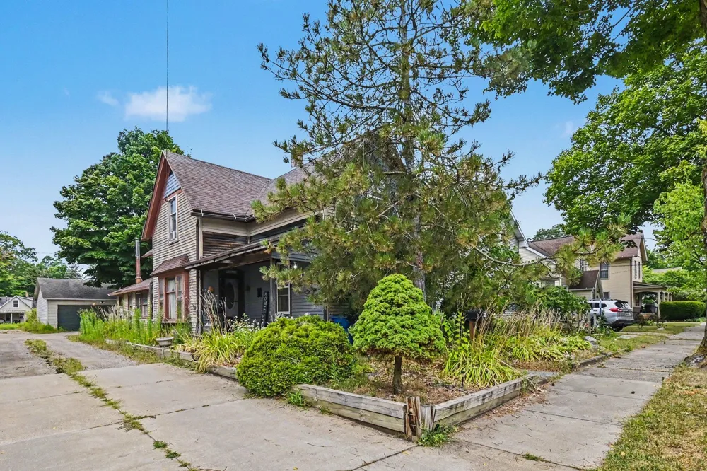 220 Prairie Street Charlotte City, MI 48813