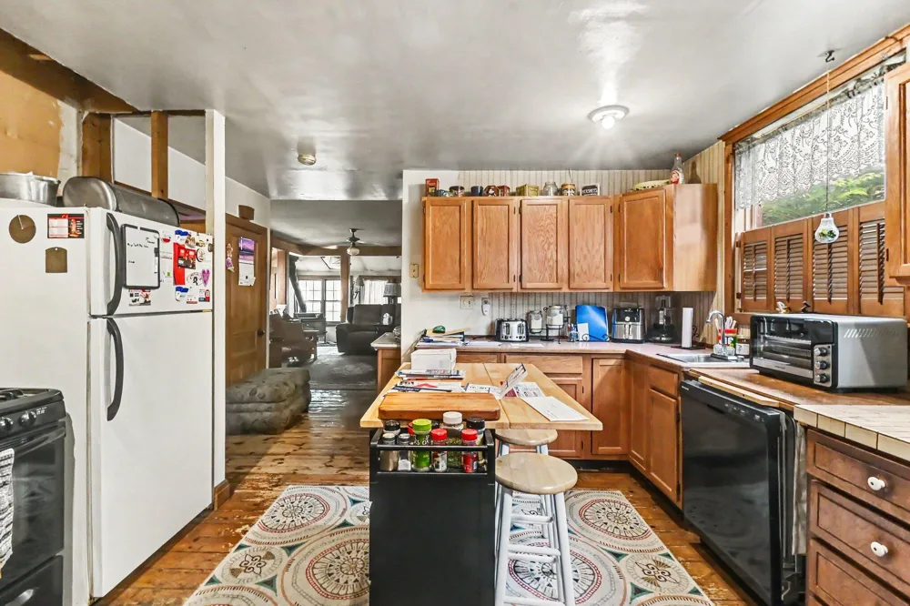 220 Prairie Street Charlotte City, MI 48813