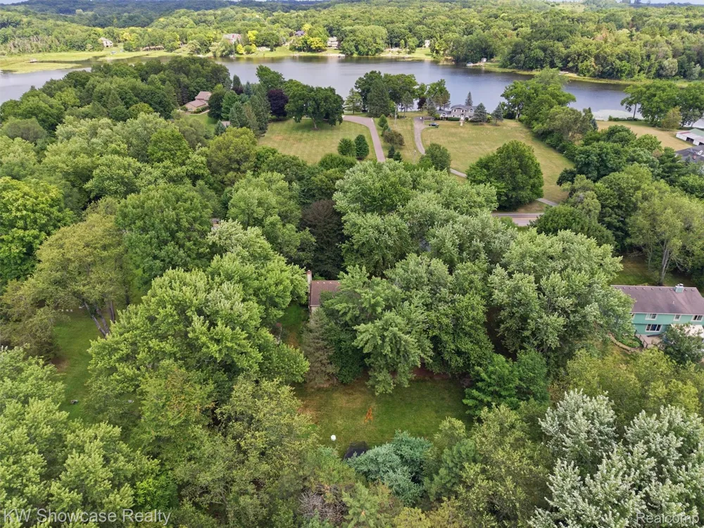 3360 Pleasant Valley Road Brighton Township, MI 48114