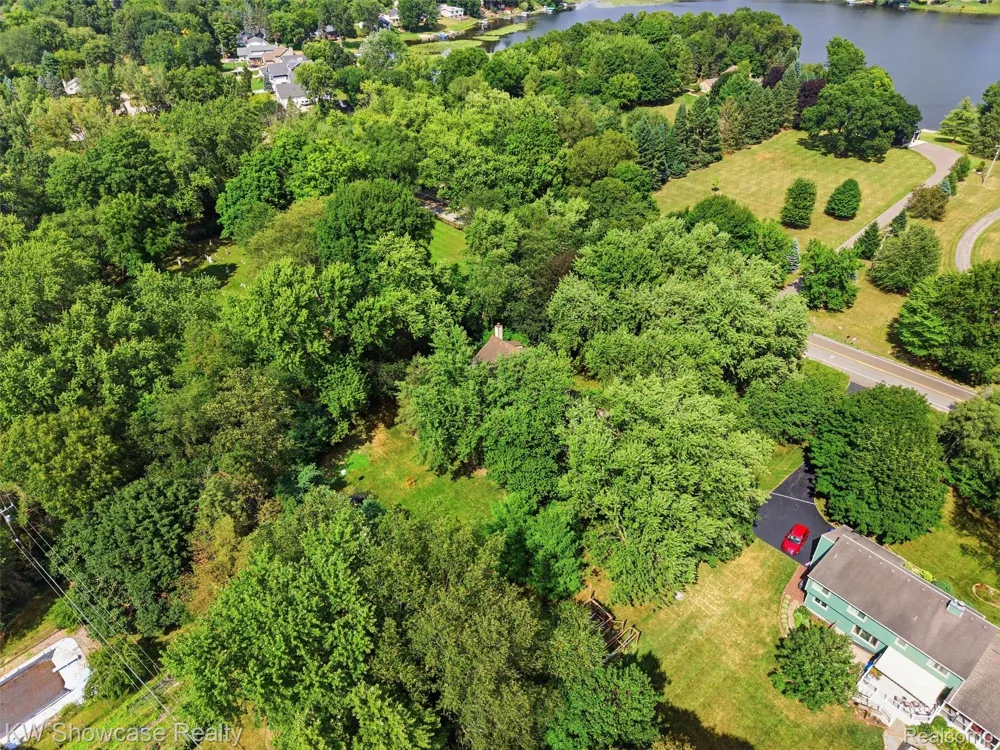 3360 Pleasant Valley Road Brighton Township, MI 48114