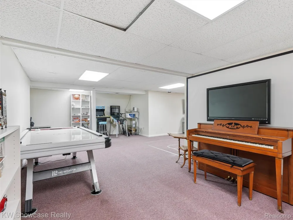 3360 Pleasant Valley Road Brighton Township, MI 48114