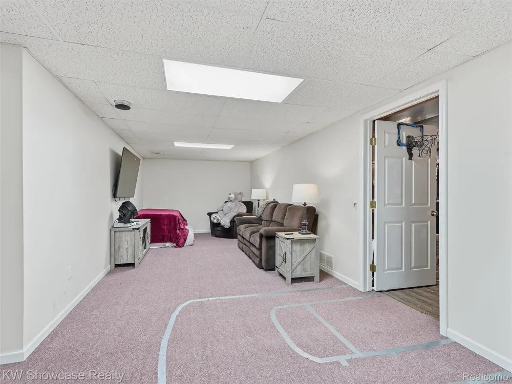 3360 Pleasant Valley Road Brighton Township, MI 48114