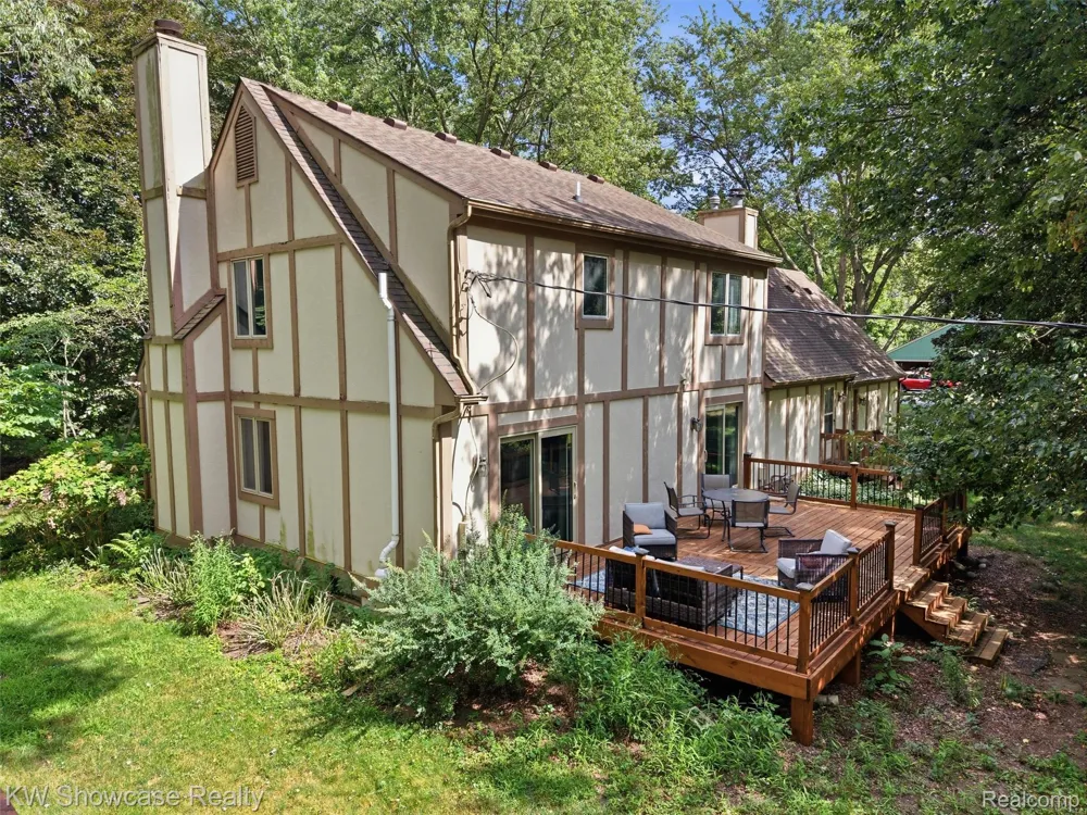3360 Pleasant Valley Road Brighton Township, MI 48114