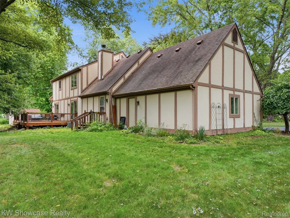 3360 Pleasant Valley Road Brighton Township, MI 48114