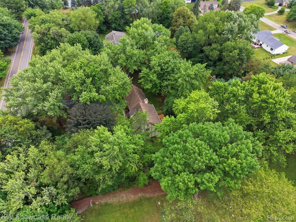 3360 Pleasant Valley Road Brighton Township, MI 48114