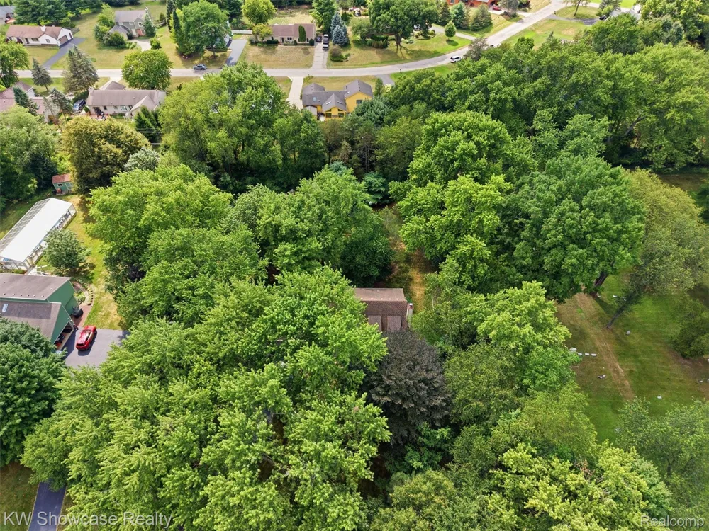 3360 Pleasant Valley Road Brighton Township, MI 48114