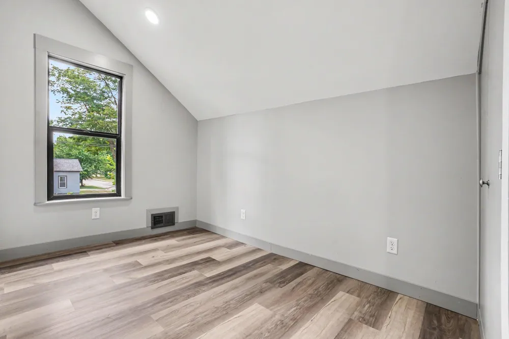 216 W Cushman Street Three Rivers City, MI 49093