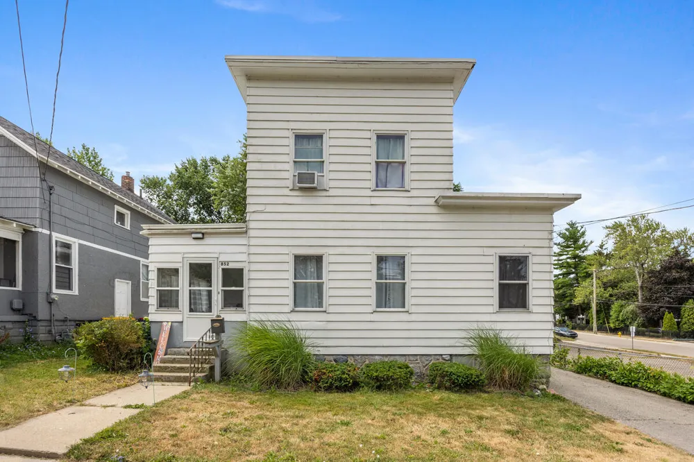 852 Leonard Street NE Grand Rapids City, MI 49503