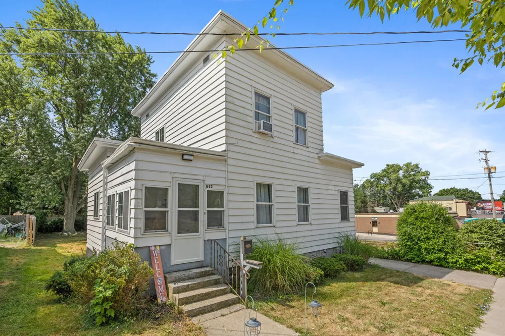 852 Leonard Street NE Grand Rapids City, MI 49503