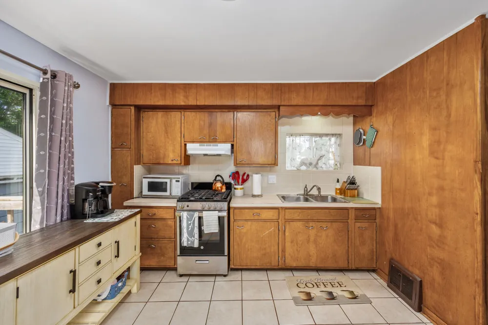 852 Leonard Street NE Grand Rapids City, MI 49503