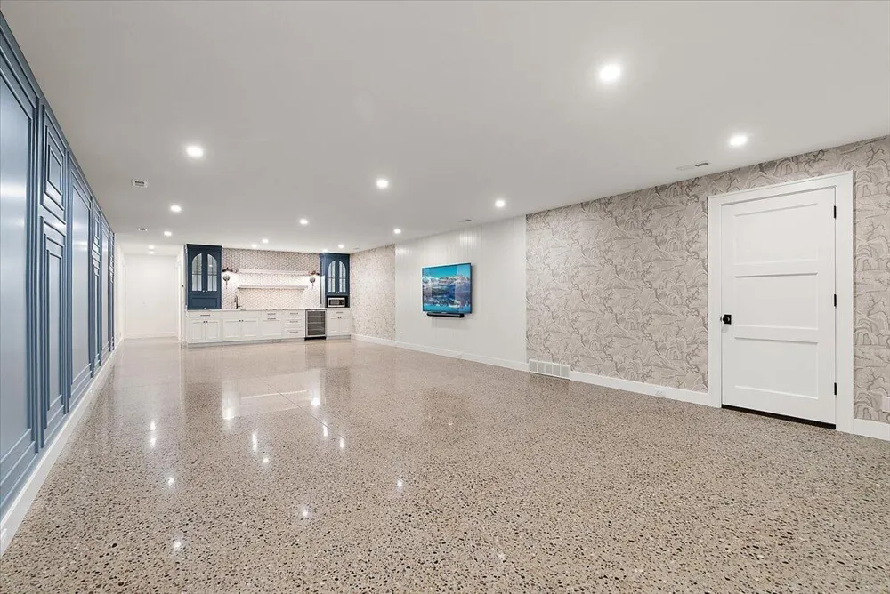 317 Lakeshore Drive Park Township, MI 49424