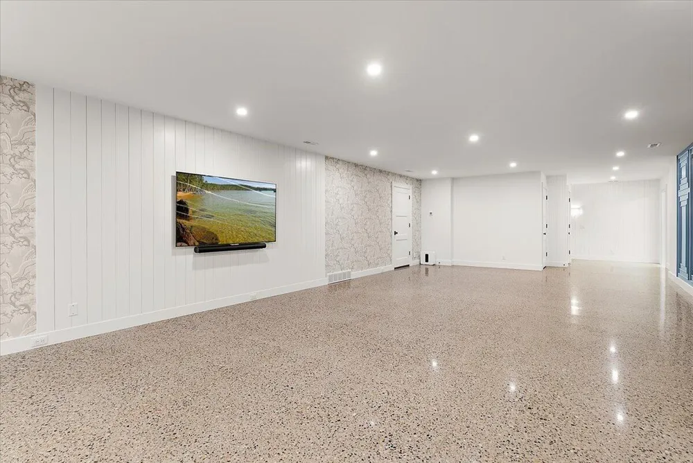 317 Lakeshore Drive Park Township, MI 49424