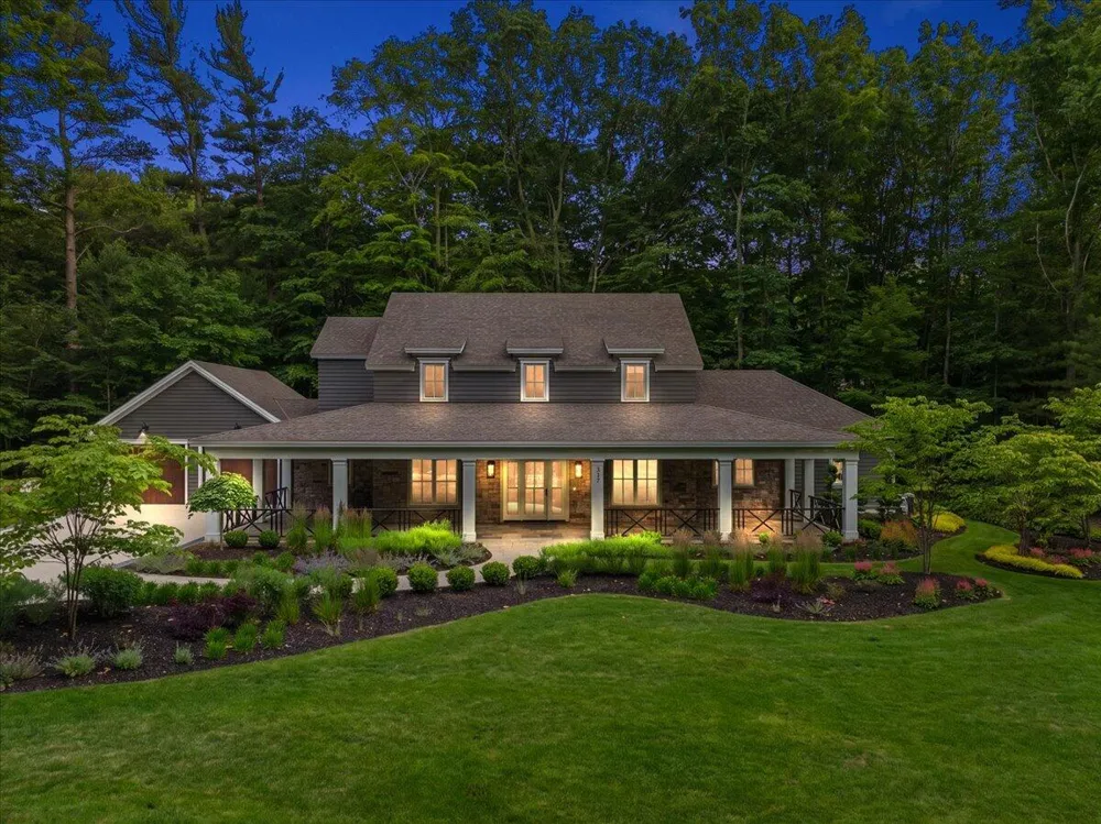 317 Lakeshore Drive Park Township, MI 49424