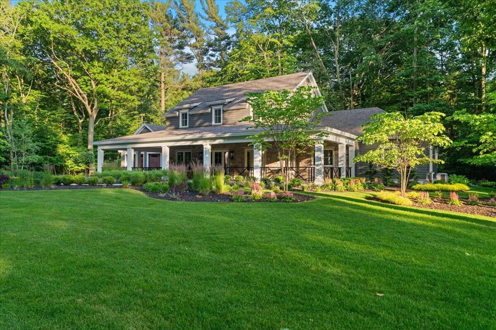 317 Lakeshore Drive Park Township, MI 49424
