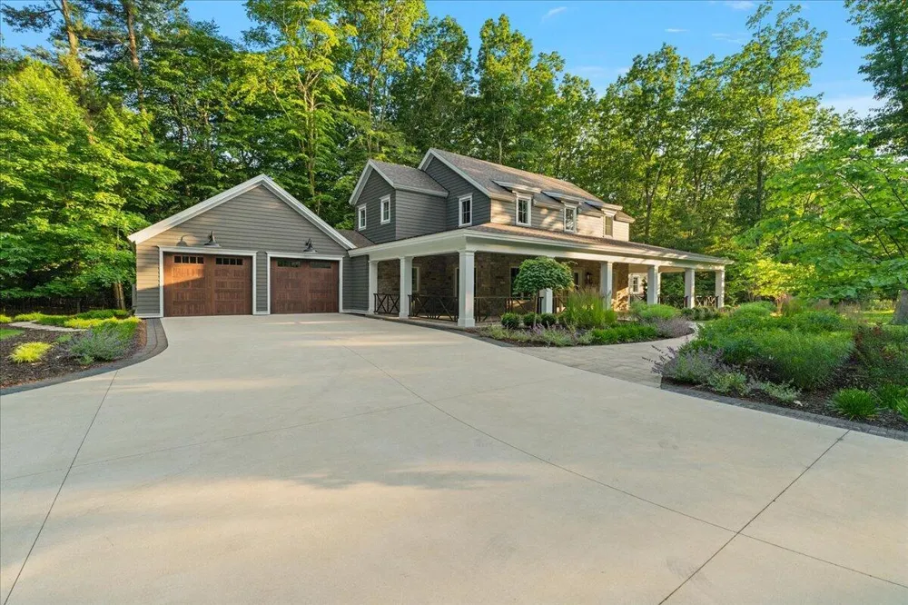 317 Lakeshore Drive Park Township, MI 49424
