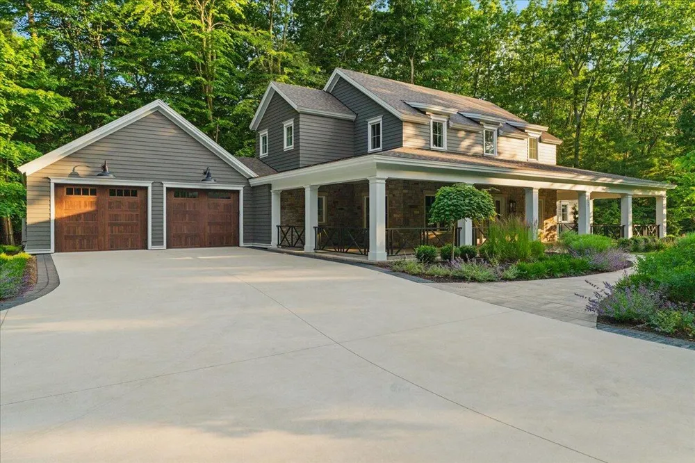 317 Lakeshore Drive Park Township, MI 49424