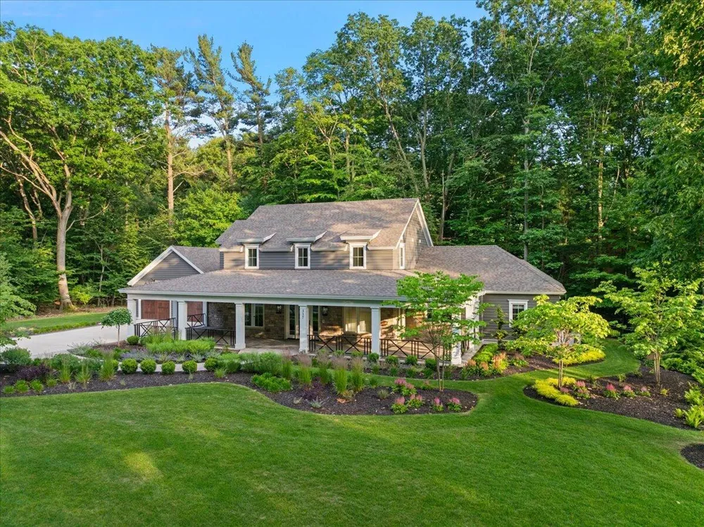 317 Lakeshore Drive Park Township, MI 49424