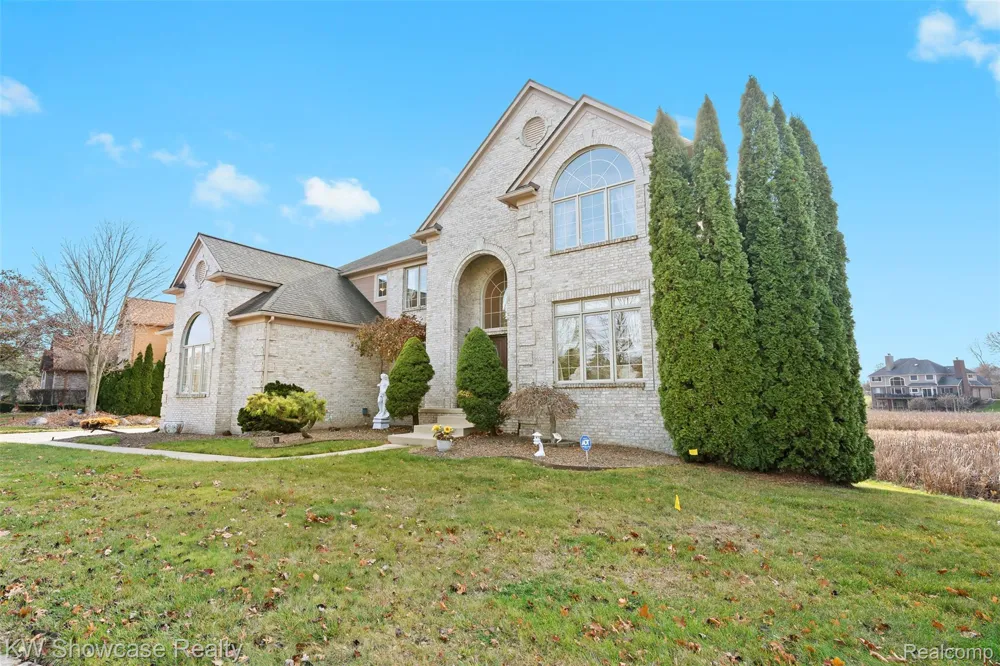 2955 Ivy Hill Drive Commerce Charter Township, MI 48382