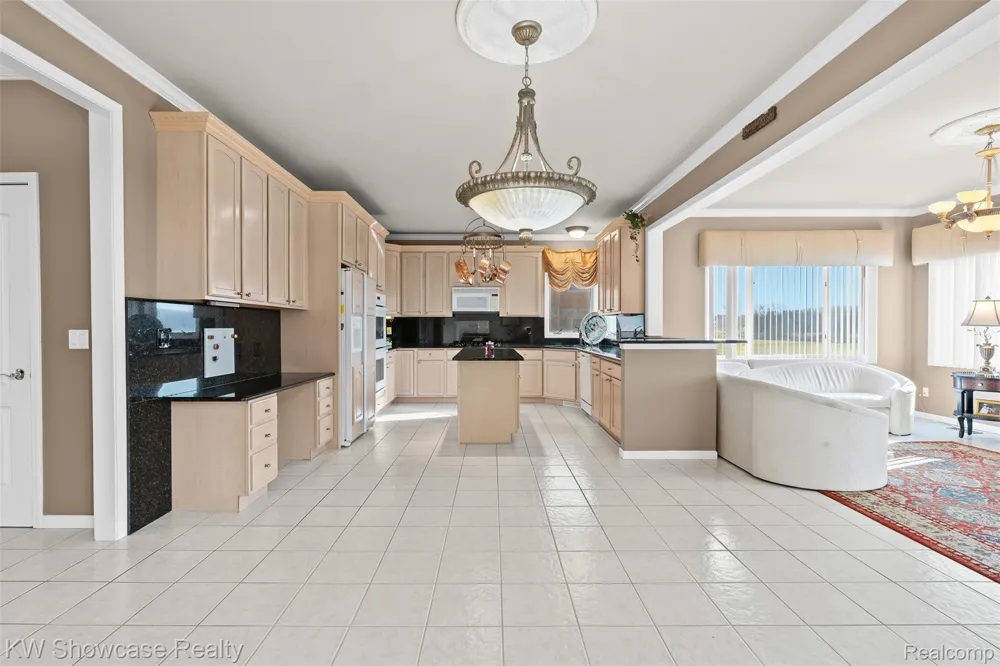 2955 Ivy Hill Drive Commerce Charter Township, MI 48382