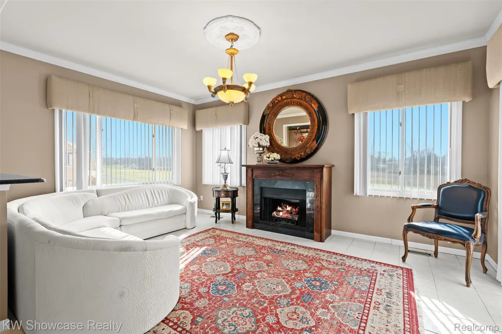 2955 Ivy Hill Drive Commerce Charter Township, MI 48382