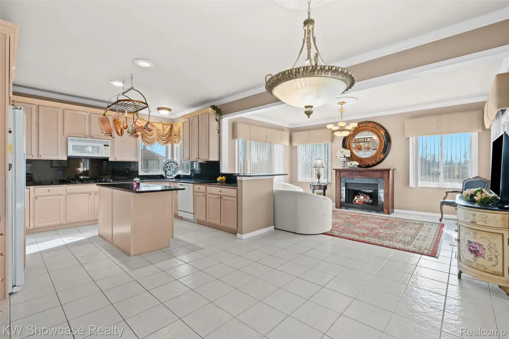 2955 Ivy Hill Drive Commerce Charter Township, MI 48382