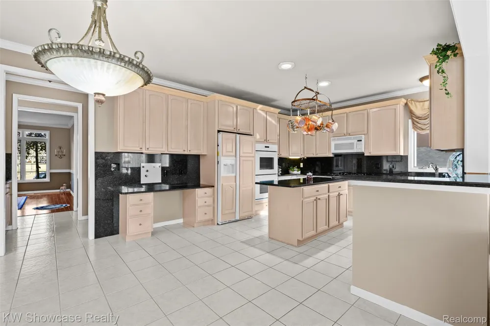 2955 Ivy Hill Drive Commerce Charter Township, MI 48382