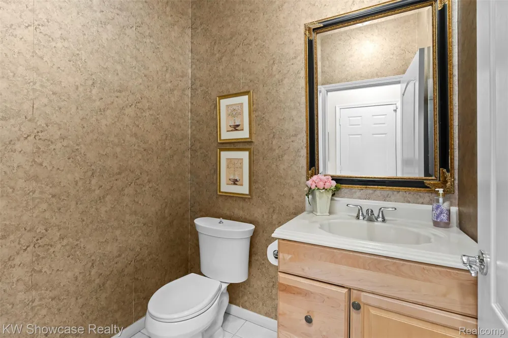 2955 Ivy Hill Drive Commerce Charter Township, MI 48382