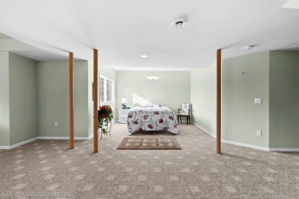2955 Ivy Hill Drive Commerce Charter Township, MI 48382