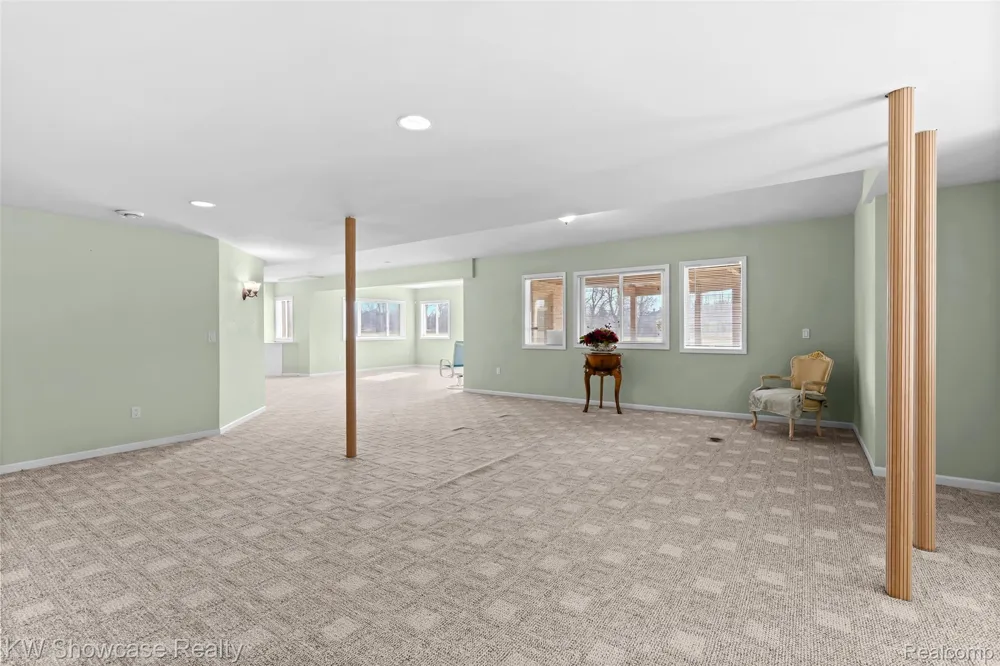 2955 Ivy Hill Drive Commerce Charter Township, MI 48382