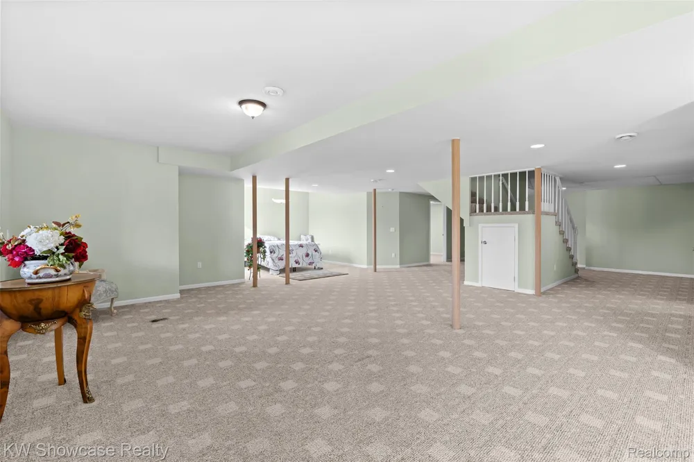2955 Ivy Hill Drive Commerce Charter Township, MI 48382