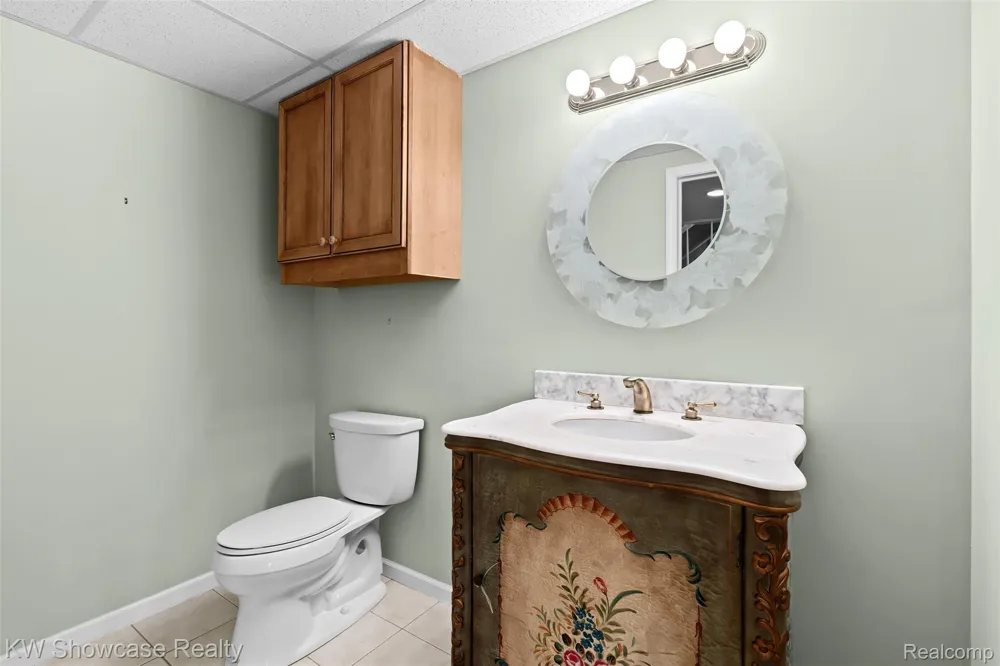 2955 Ivy Hill Drive Commerce Charter Township, MI 48382