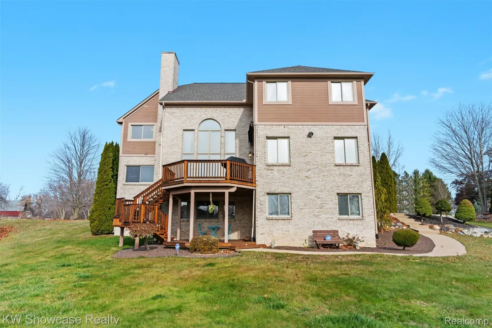 2955 Ivy Hill Drive Commerce Charter Township, MI 48382
