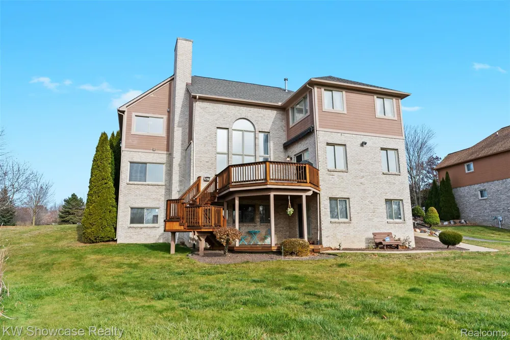 2955 Ivy Hill Drive Commerce Charter Township, MI 48382