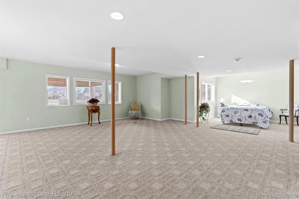 2955 Ivy Hill Drive Commerce Charter Township, MI 48382