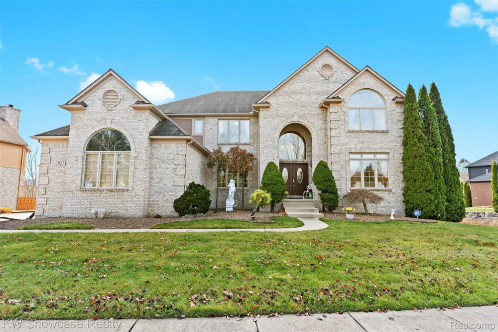 2955 Ivy Hill Drive Commerce Charter Township, MI 48382