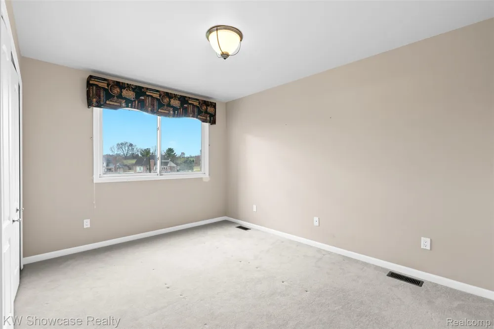 2955 Ivy Hill Drive Commerce Charter Township, MI 48382