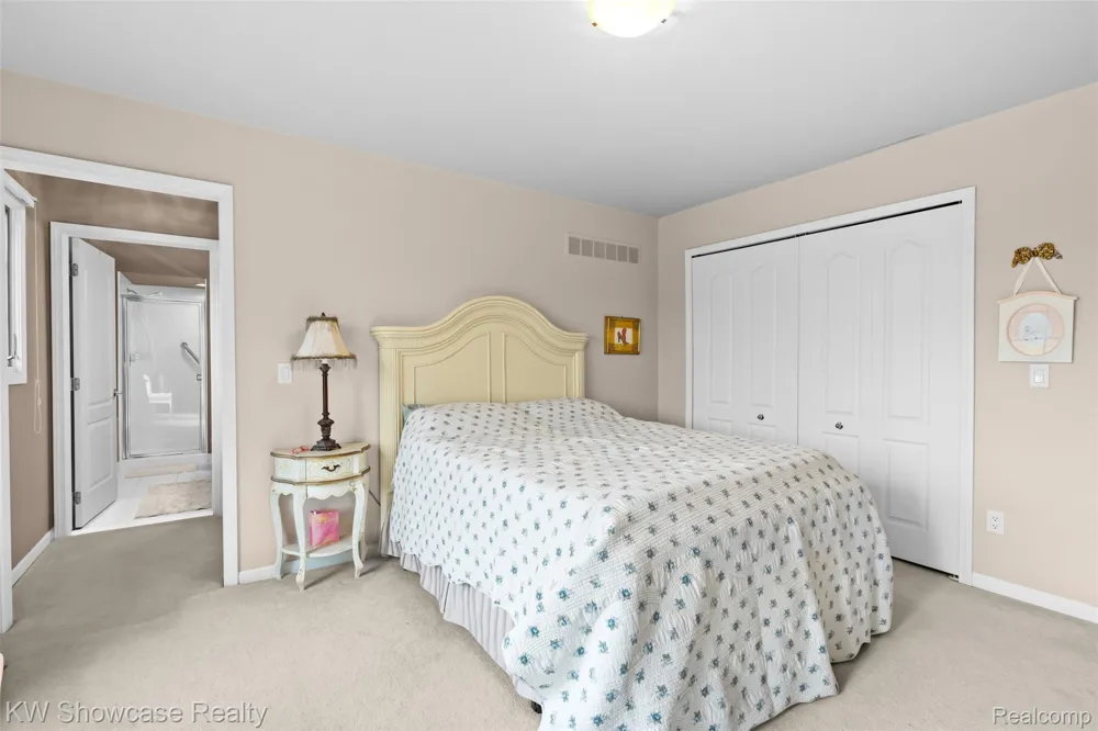 2955 Ivy Hill Drive Commerce Charter Township, MI 48382