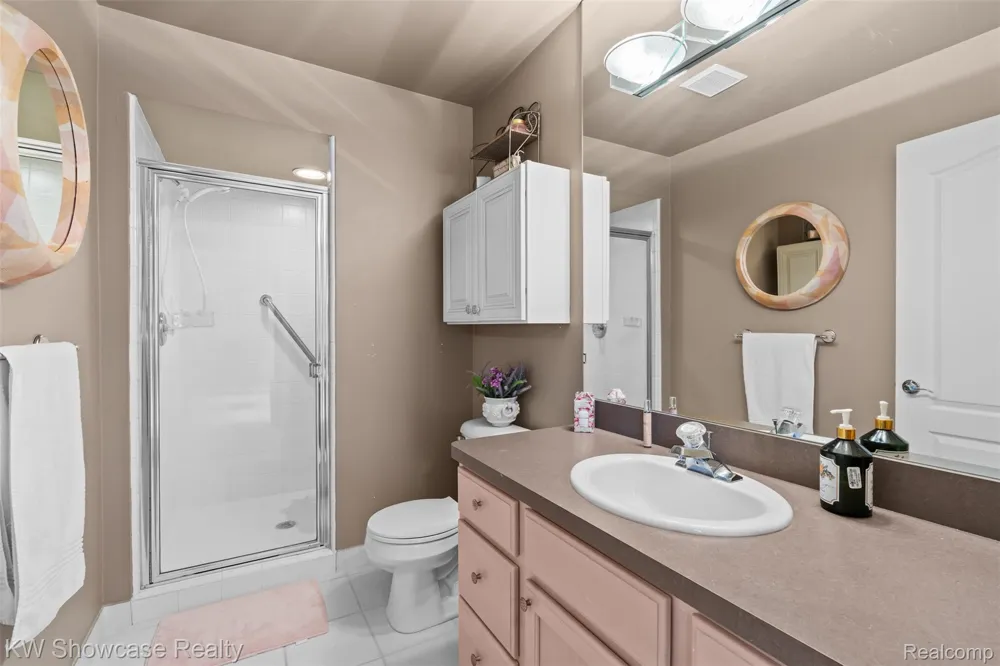 2955 Ivy Hill Drive Commerce Charter Township, MI 48382