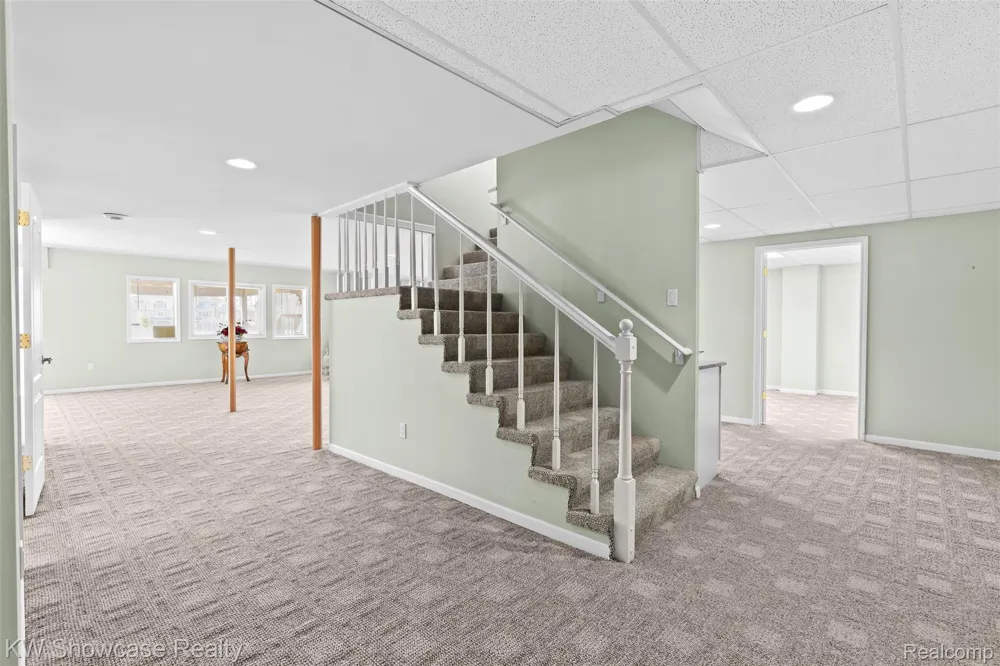 2955 Ivy Hill Drive Commerce Charter Township, MI 48382