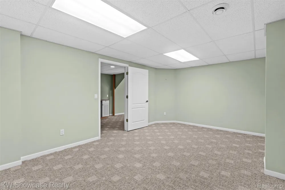 2955 Ivy Hill Drive Commerce Charter Township, MI 48382