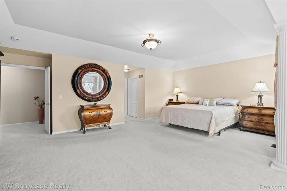 2955 Ivy Hill Drive Commerce Charter Township, MI 48382