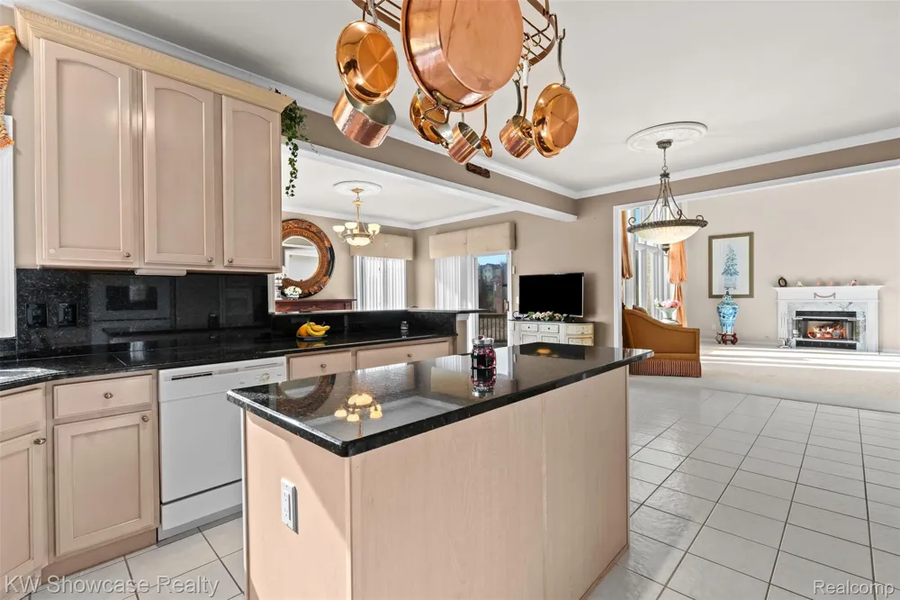 2955 Ivy Hill Drive Commerce Charter Township, MI 48382