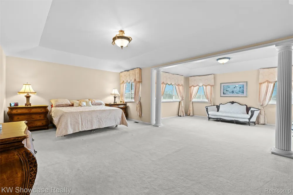 2955 Ivy Hill Drive Commerce Charter Township, MI 48382