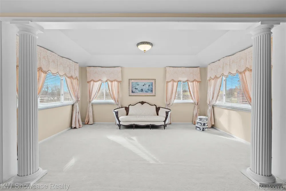 2955 Ivy Hill Drive Commerce Charter Township, MI 48382