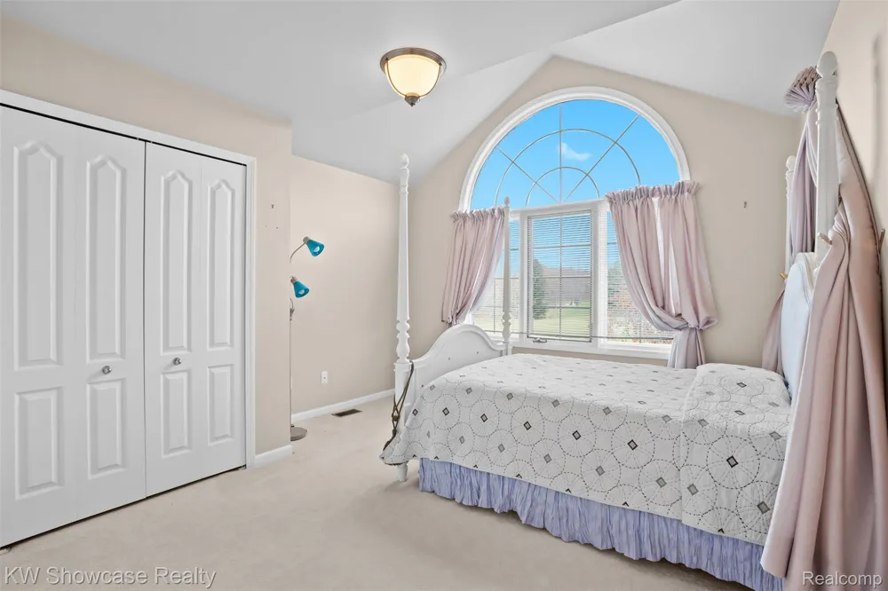 2955 Ivy Hill Drive Commerce Charter Township, MI 48382