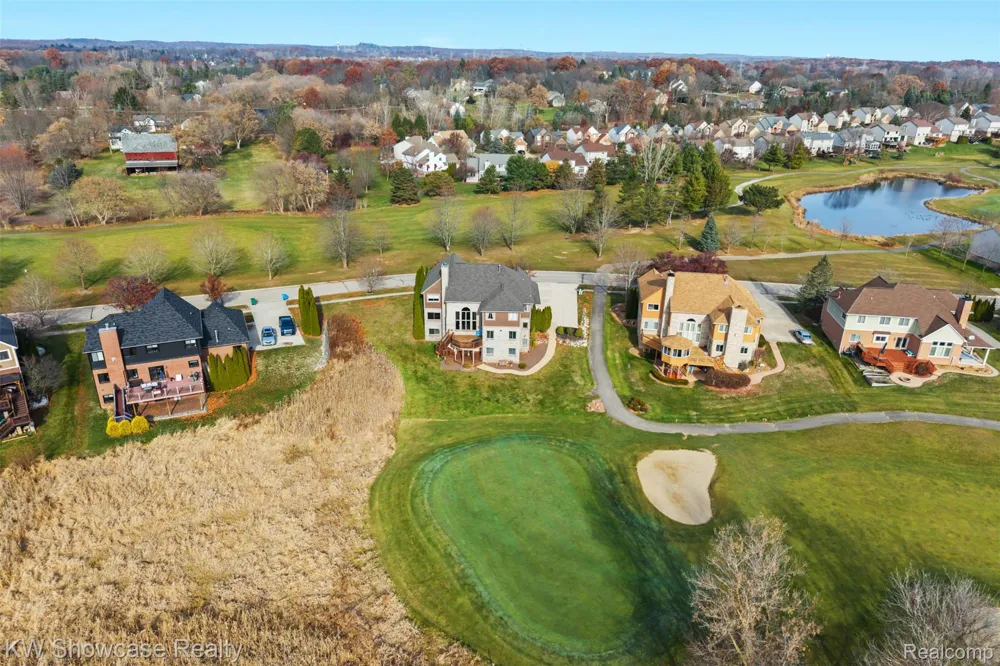 2955 Ivy Hill Drive Commerce Charter Township, MI 48382