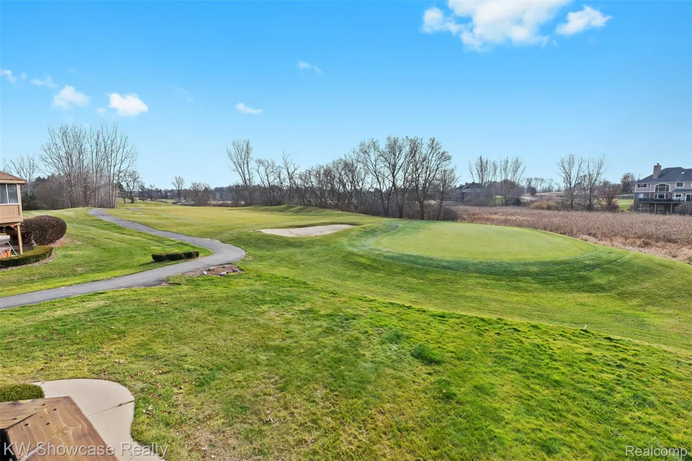 2955 Ivy Hill Drive Commerce Charter Township, MI 48382