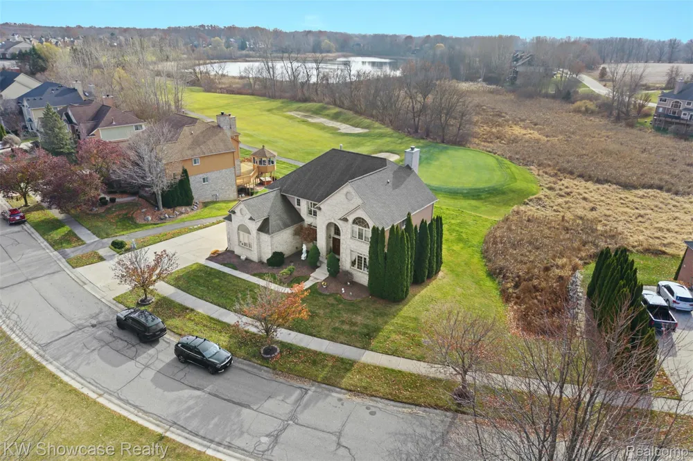 2955 Ivy Hill Drive Commerce Charter Township, MI 48382