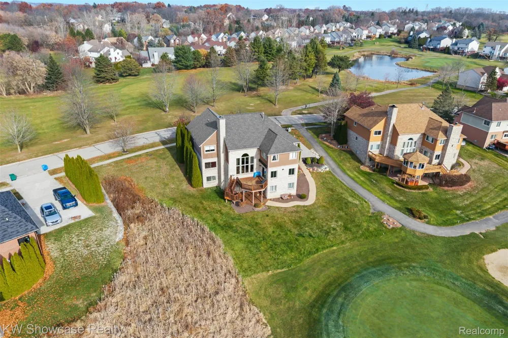 2955 Ivy Hill Drive Commerce Charter Township, MI 48382