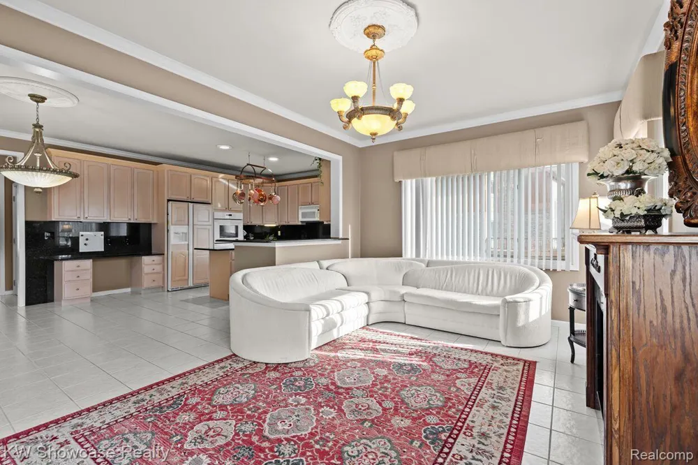 2955 Ivy Hill Drive Commerce Charter Township, MI 48382